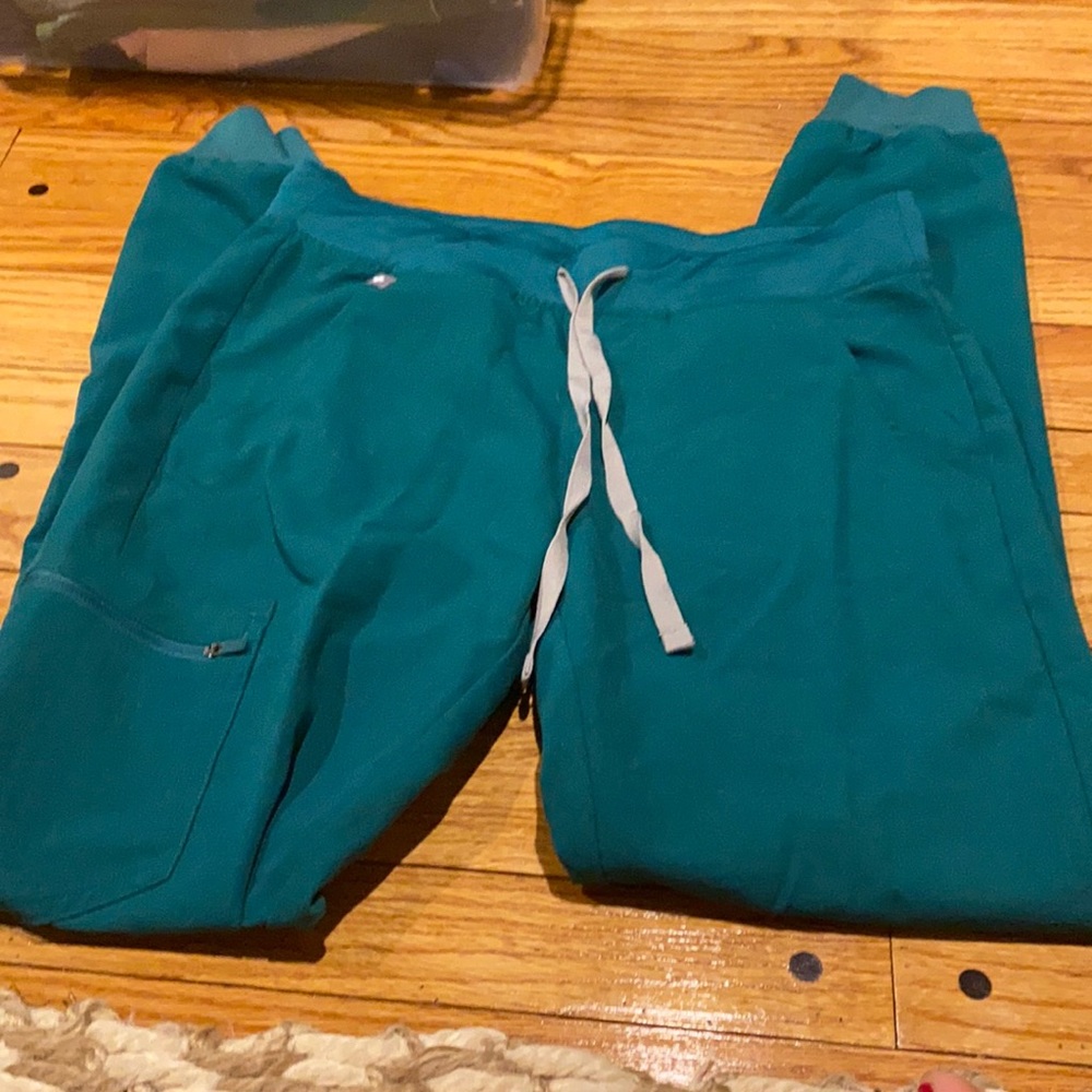 Figs set Zamora jogger and 2 pocket top